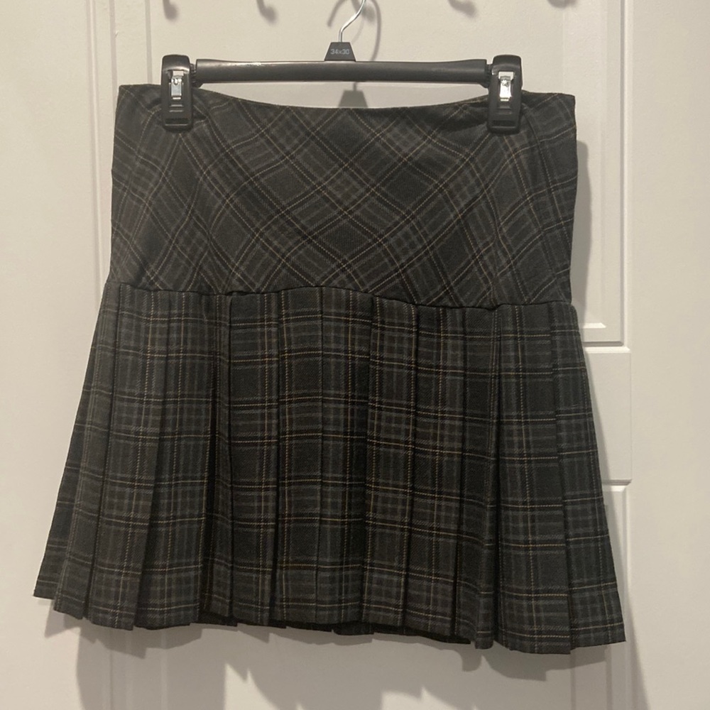 Pleated skirt with matching scarf